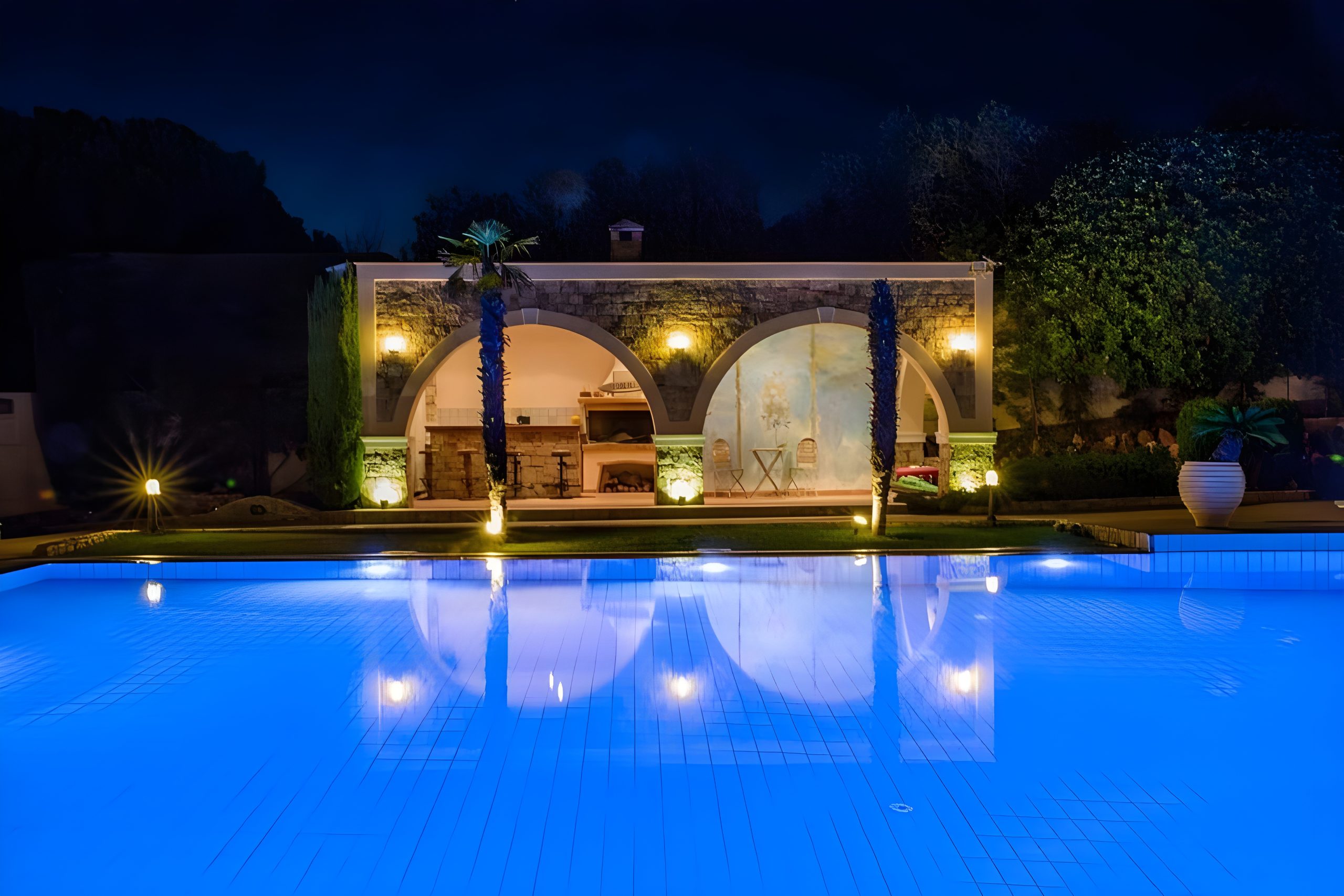 Pool and barbecue at Villa Sparta 8